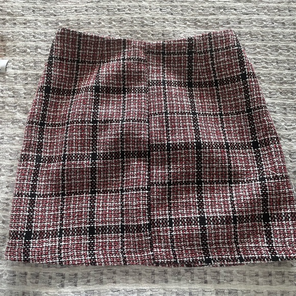 Red/Black Plaid Pattern Mini Skirt - Picture 2 of 3